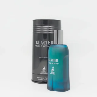 شیشه و قوطی  عطر کنار هم