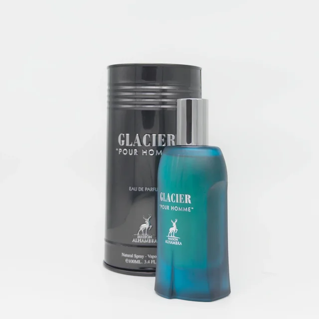 شیشه و قوطی  عطر کنار هم